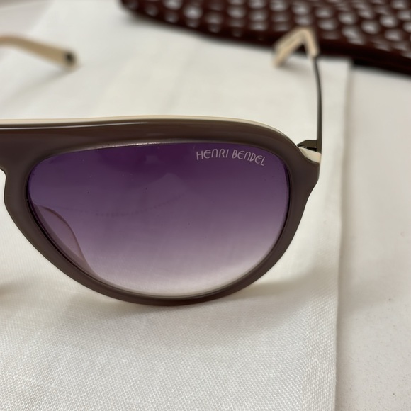 HENRI BENDEL RARE RETIREDgray sunglasses. - Picture 6 of 11